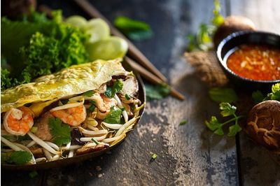 Banh Xeo: Crispy Stuffed Pancake