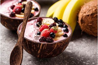 Coconut Bowl with Bananas, Berries and Seeds / 健康椰汁水果碗