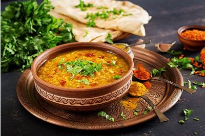Dal with Naan: Indian Lentil Soup with Flatbread / 纯素印度馕