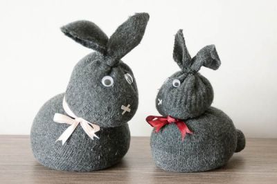 DIY Easter: how to make a sock bunny