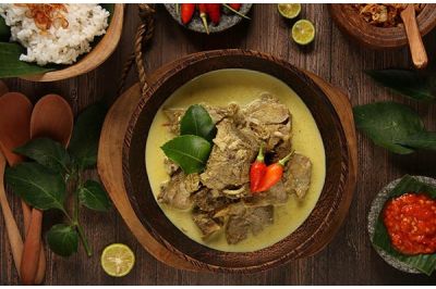 Gulai Kambing: Indonesian Curry Soup With Mutton
