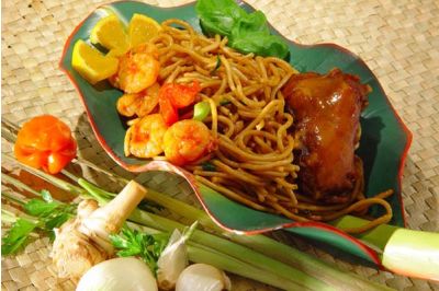 苏里南式爪哇鸡肉炒面 / Javanese-Surinamese Fried Noodles and Chicken