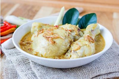 Opor Ayam: Chicken In White Curry Sauce