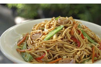 Pancit Canton: Chinese-Filipino Stir-Fried Egg Noodles