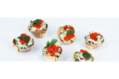 Gyozacupjes met surimisalade