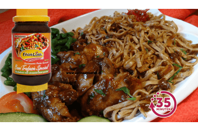 Kasripo鸡肉配苏里南炒面