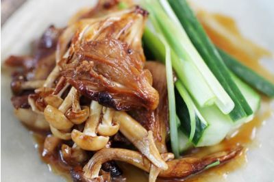 纯素煎饼 / Vegetarian Pancakes with Mushrooms in Hoisin Sauce