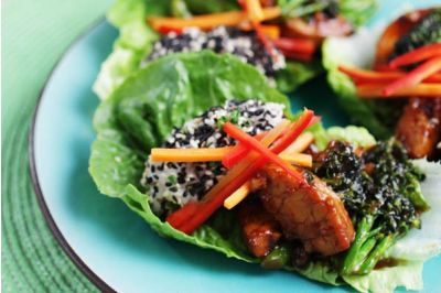 Slawraps met tempeh en teriyaki broccoli