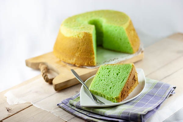 Pandan Chiffon: Indonesian Sponge Cake
